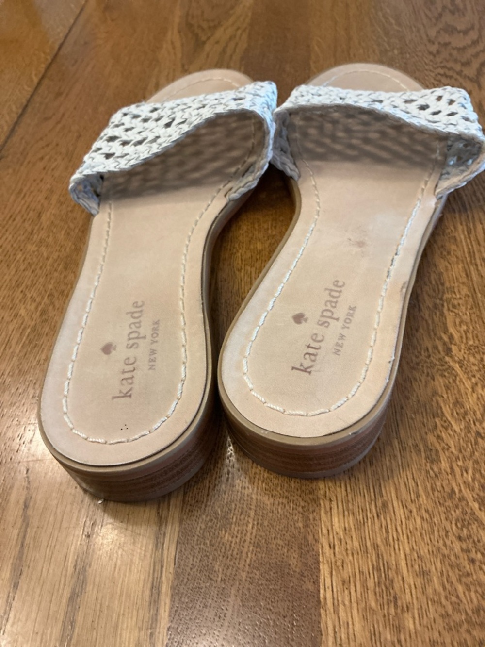 Woman’s kate spade white leather weave slides. Size 9. 1” heel. Stacked heel. - Picture 4 of 7